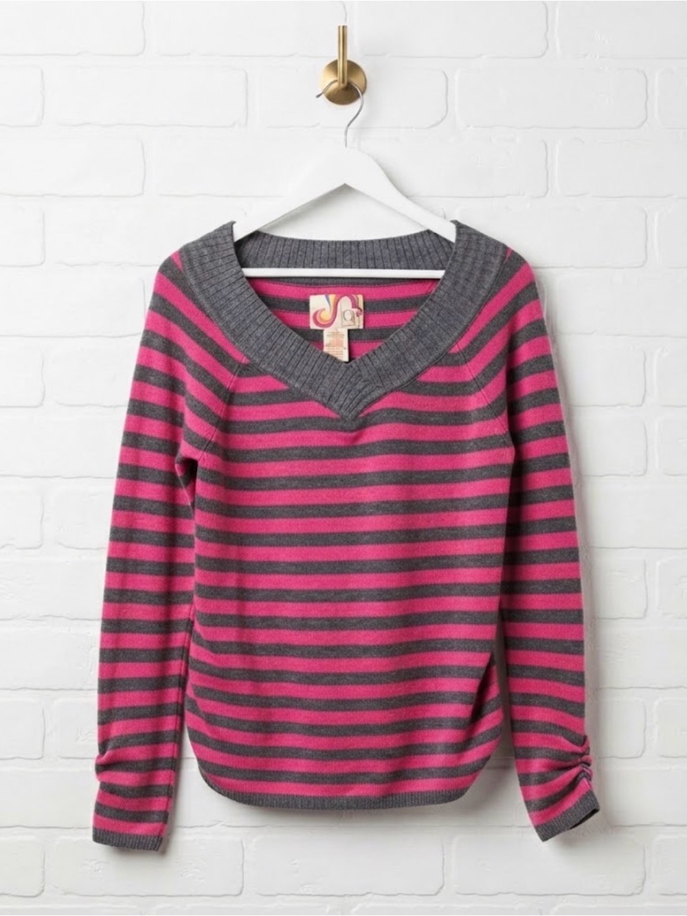 Vintage Op Striped V-Neck Women's Sweater in Pink and Gray